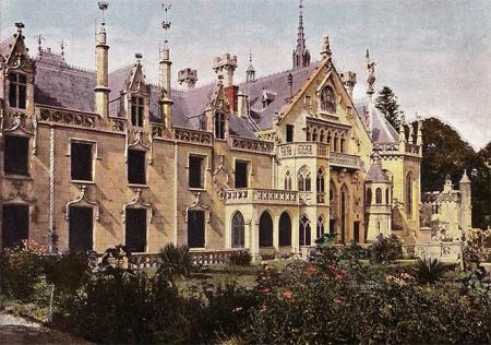 La construction du Château de  KERIOLET